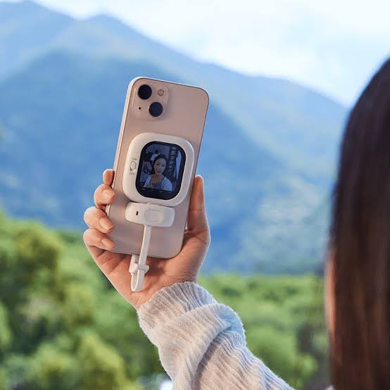 Magnetic Selfie Monitor - Rear Camera Mirroring Device